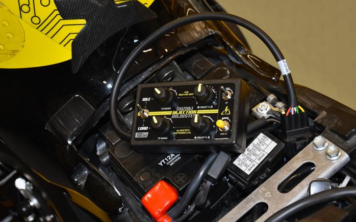 SIA - программатор топливных карт мотоциклов Suzuki, подключаемый в порт расширения блока управления